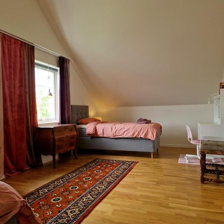Lila Rummet - Rum Naera Bad Och Centrum, 1 Tr Upp - Saengklaeder & Handdukar Ingar Färjestaden Esterno foto