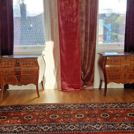 Lila Rummet - Rum Naera Bad Och Centrum, 1 Tr Upp - Saengklaeder & Handdukar Ingar Färjestaden Esterno foto
