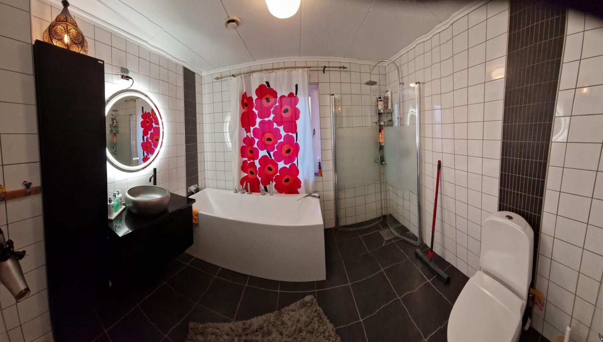 Lila Rummet - Rum Naera Bad Och Centrum, 1 Tr Upp - Saengklaeder & Handdukar Ingar Färjestaden Esterno foto